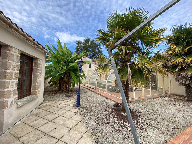 Maison - 204 m² - 6 pièces