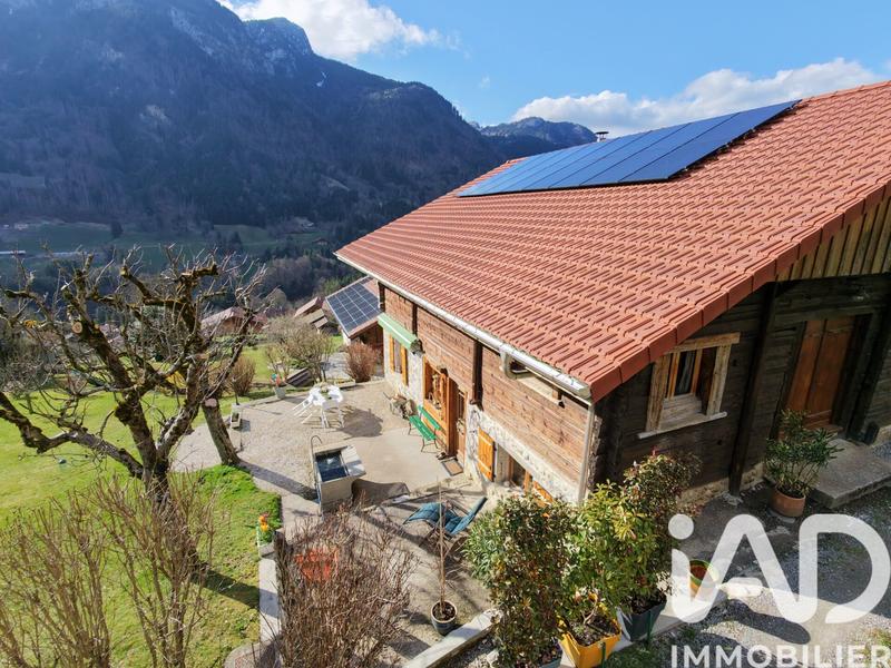 Maison - 221 m² - 7 pièces