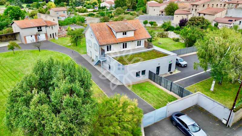 Propriété - 361 m² - 10 pièces