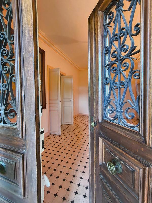 Maison de maîtres - 510 m² - 18 pièces