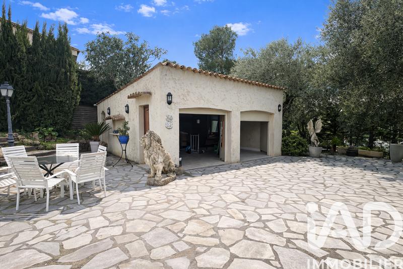 Maison - 236 m² - 6 pièces