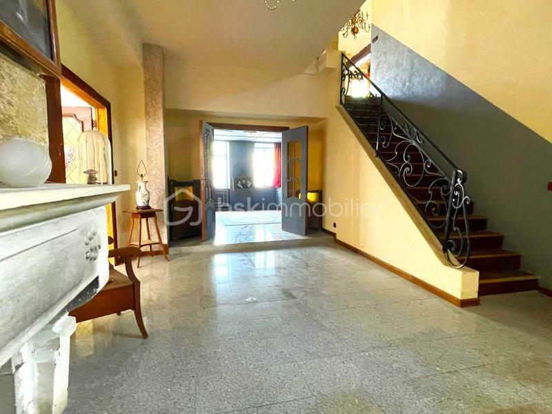 Maison en pierre - 340 m² - 13 pièces