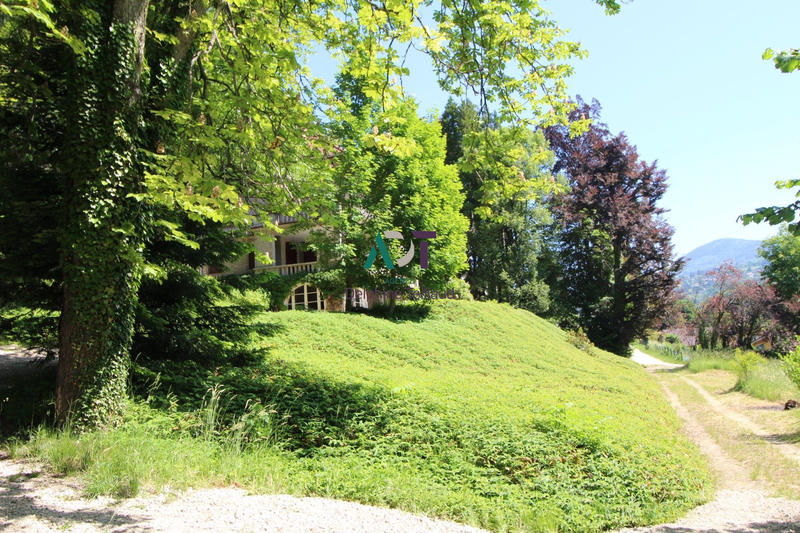 Maison - 300 m² - 12 pièces