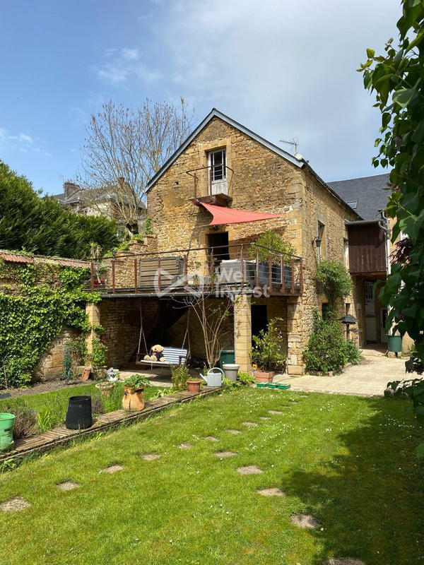 Maison - 233 m² - 7 pièces