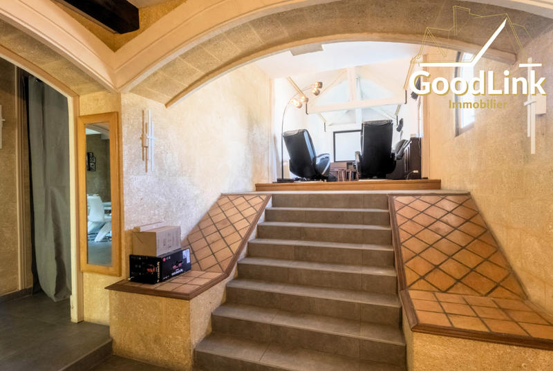 Maison - 235 m² - 7 pièces