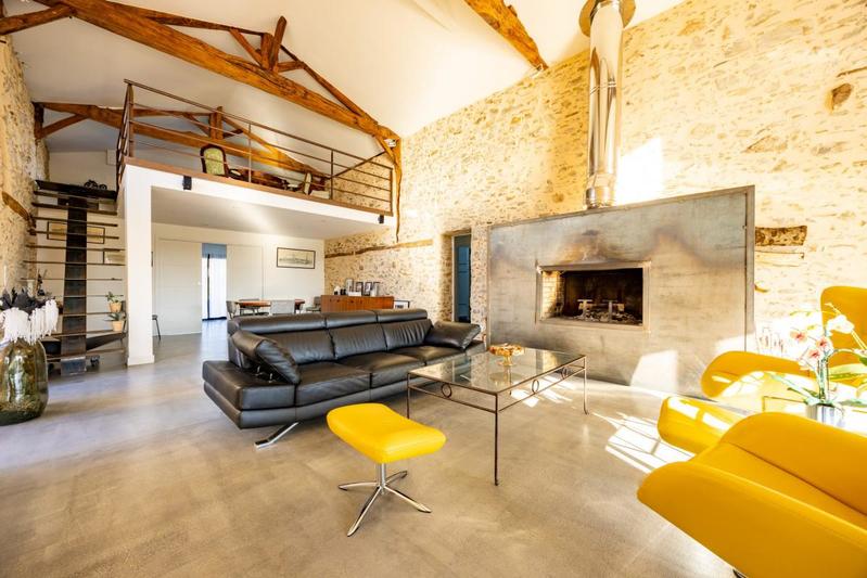 Propriété - 251 m² - 8 pièces