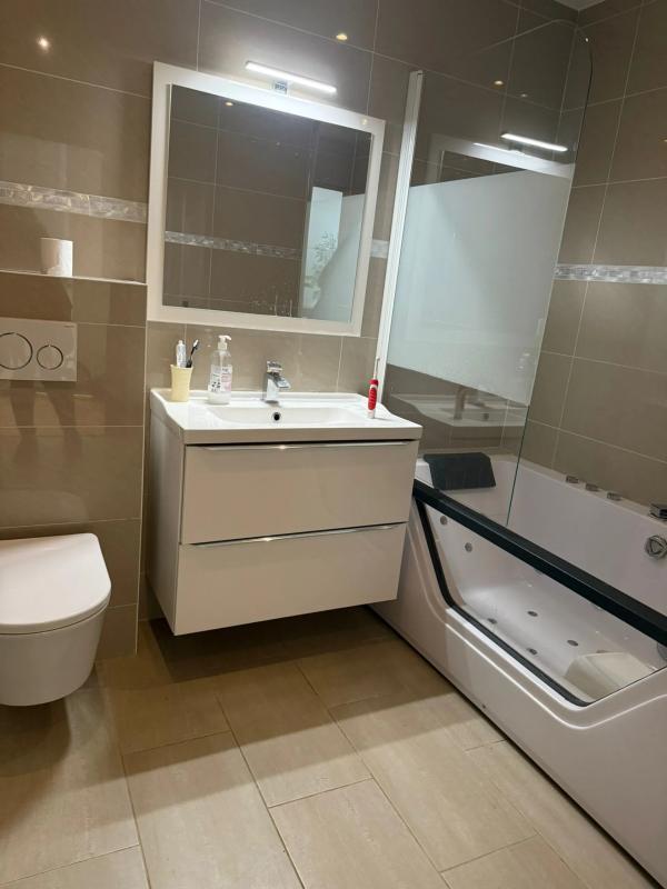 Maison - 252 m² - 11 pièces