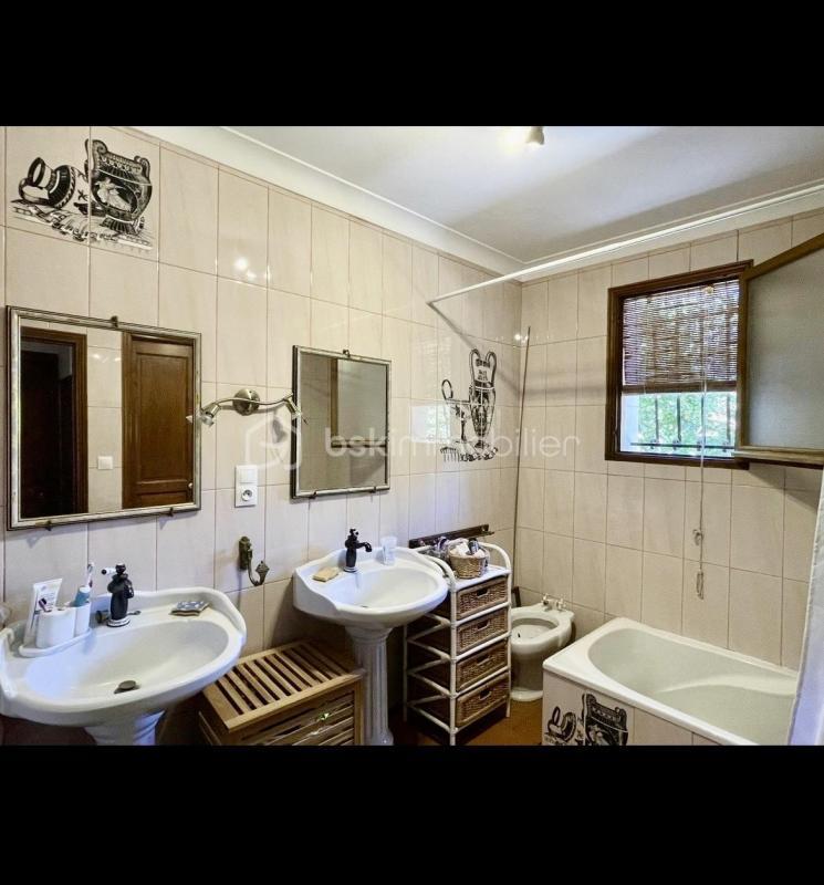 Villa - 180 m² - 8 pièces