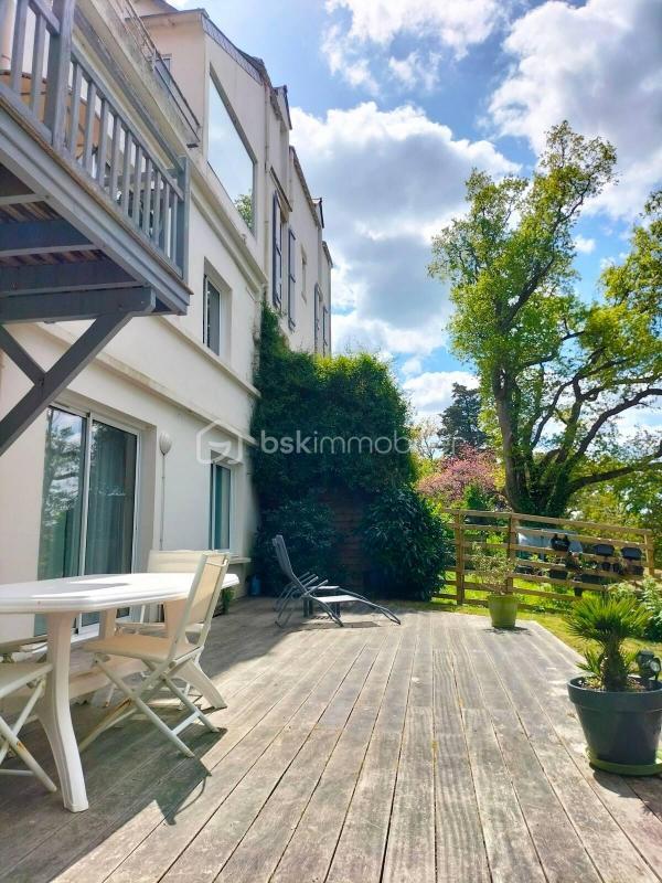 Propriété - 294 m² - 9 pièces