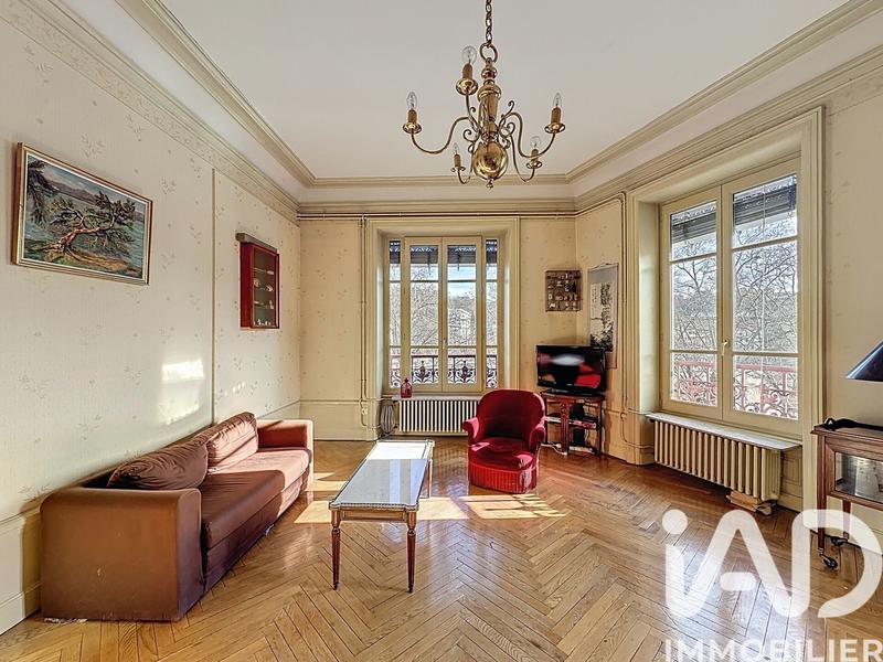 Appartement - 212 m² - 6 pièces