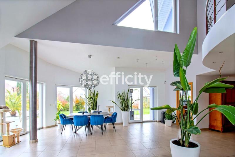 Maison - 214 m² - 8 pièces