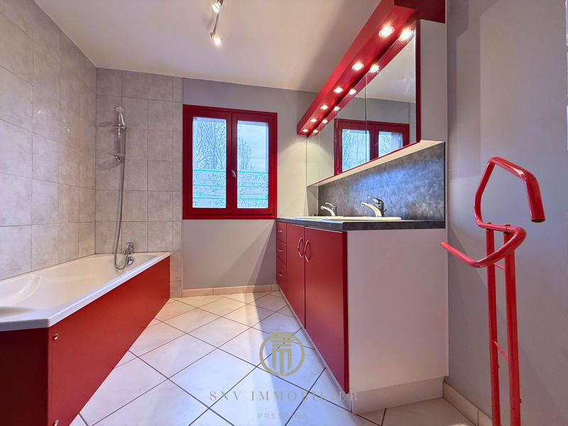 Maison - 140 m² - 5 pièces