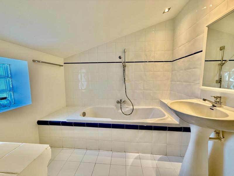 Mas - 180 m² - 6 pièces