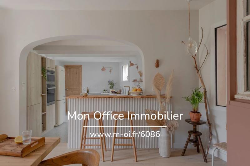 Maison - 230 m² - 8 pièces