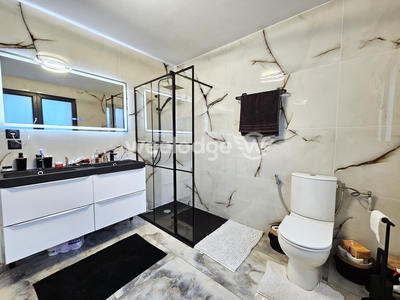 Maison - 156 m² - 8 pièces