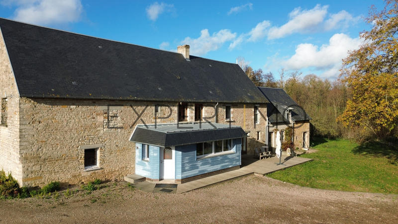Maison - 230 m² - 9 pièces