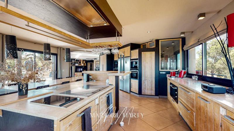 Demeure - 211 m² - 7 pièces