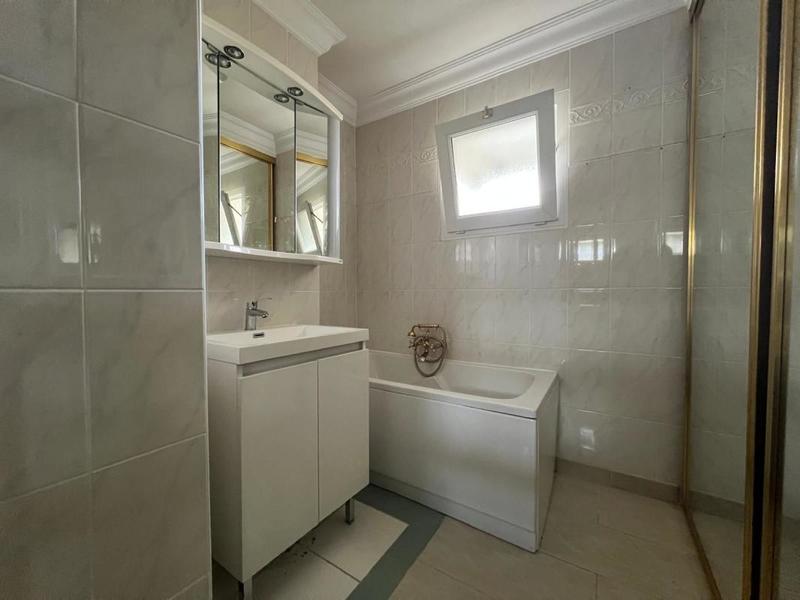 Appartement - 99 m² - 4 pièces