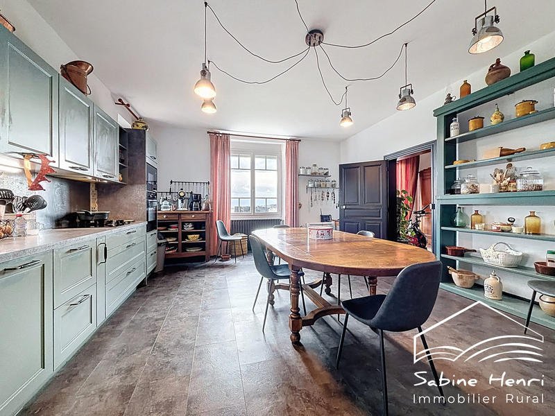 Maison - 223 m² - 8 pièces