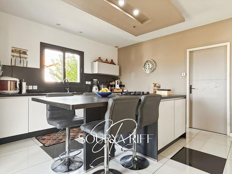 Maison - 161 m² - 7 pièces