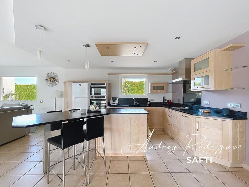 Villa - 210 m² - 8 pièces