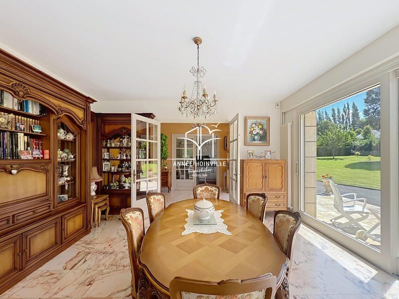 Villa - 266 m² - 8 pièces