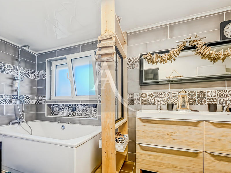 Maison - 180 m² - 6 pièces