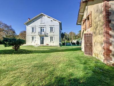 Maison - 223 m² - 6 pièces