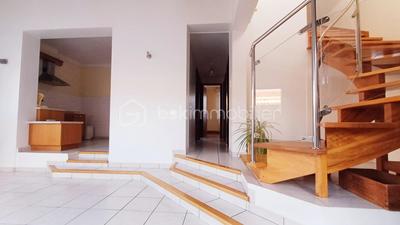 Maison - 102 m² - 5 pièces