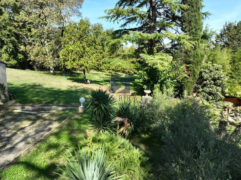 Propriété - 145 m² - 6 pièces