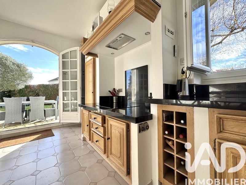 Maison - 232 m² - 8 pièces