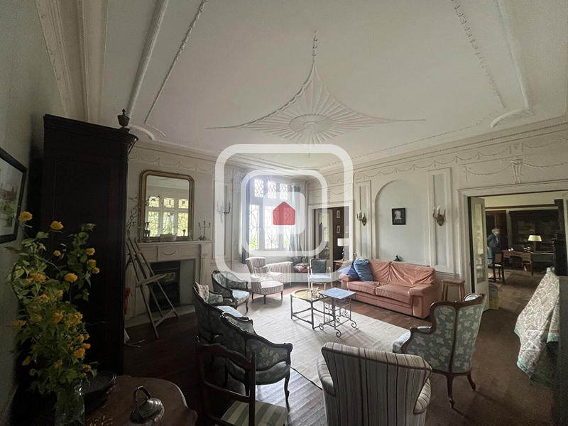 Maison - 405 m² - 10 pièces