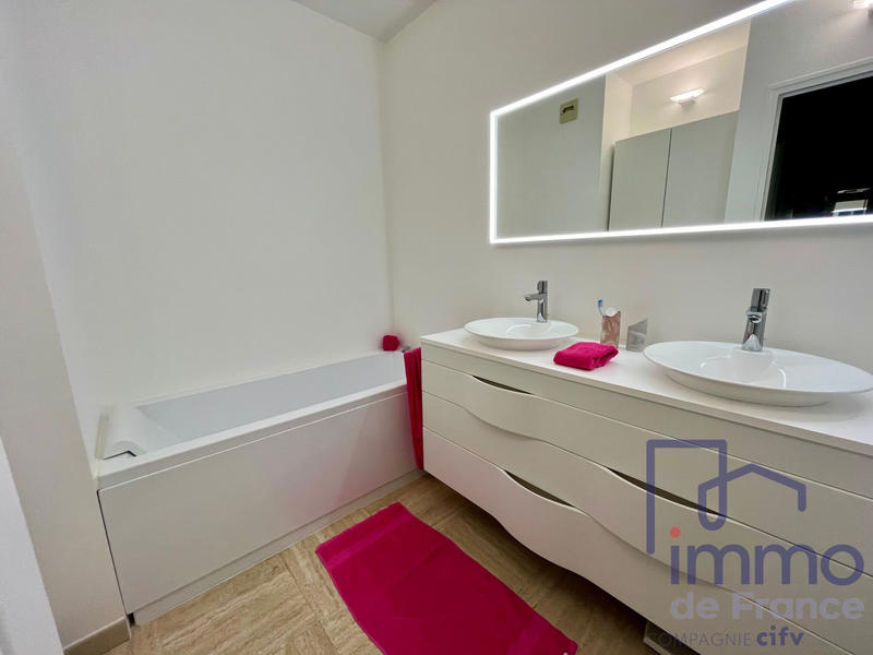 Appartement - 120 m² - 5 pièces