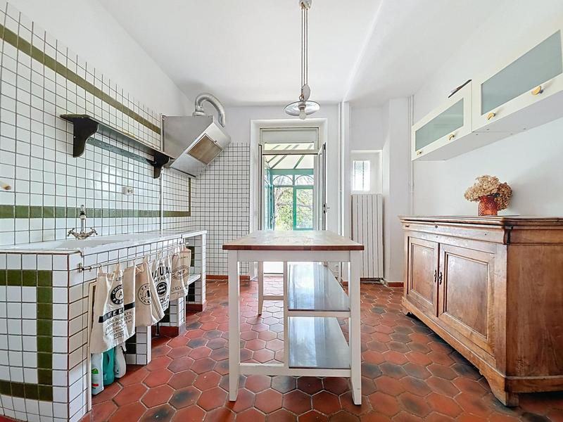 Maison - 317 m² - 9 pièces