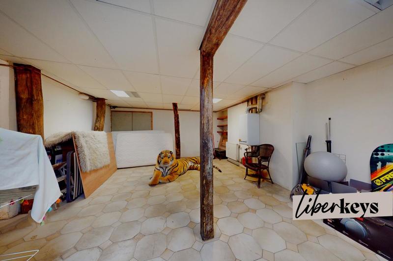 Appartement ancien - 204 m² - 6 pièces