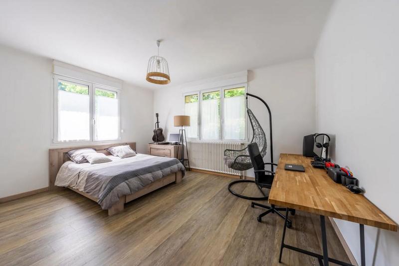 Maison - 237 m² - 7 pièces