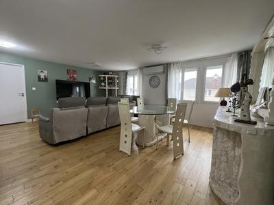 Maison traditionnelle - 65 m² - 5 pièces