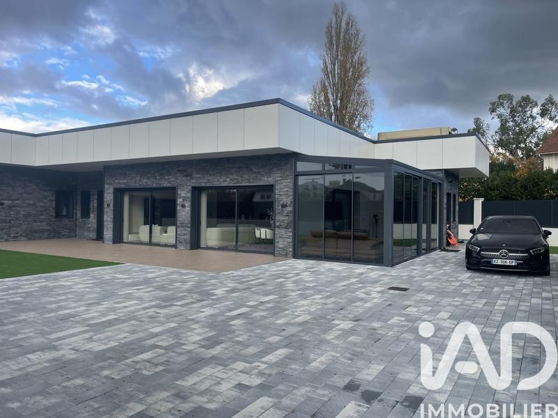 Maison - 255 m² - 6 pièces