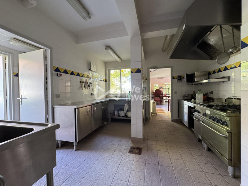 Maison - 477 m² - 15 pièces