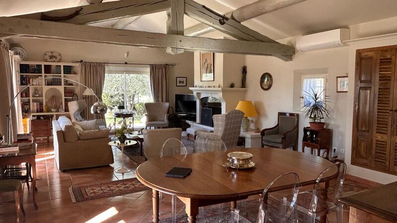 Maison - 220 m² - 8 pièces