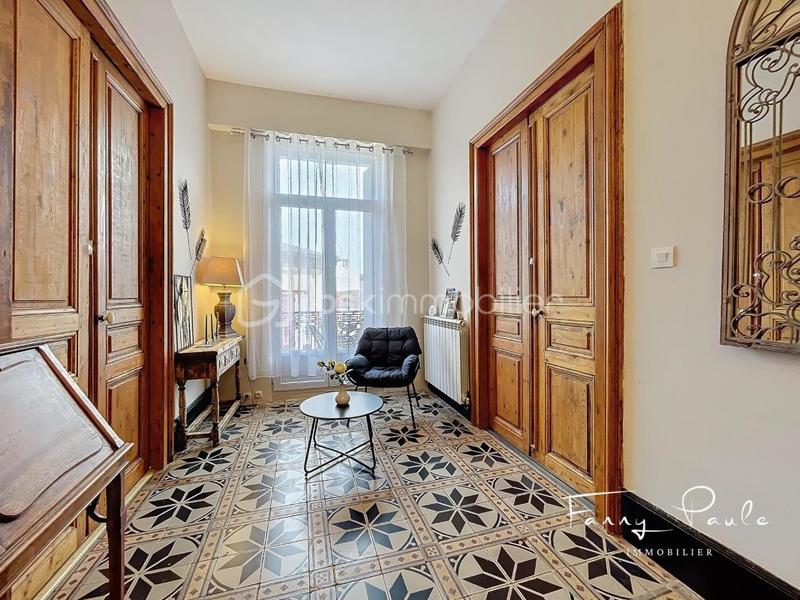 Demeure - 270 m² - 8 pièces