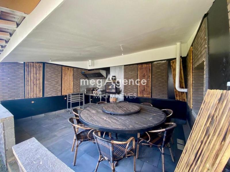 Maison - 226 m² - 8 pièces