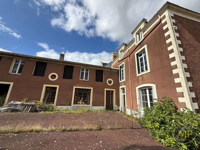 Maison - 225 m² - 10 pièces