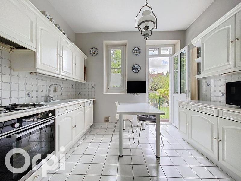 Maison - 176 m² - 9 pièces