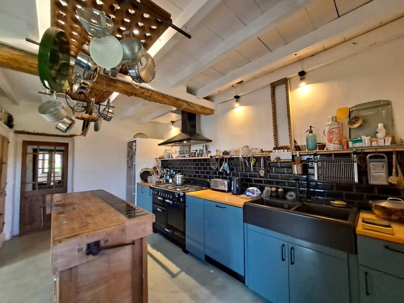 Maison - 430 m² - 12 pièces