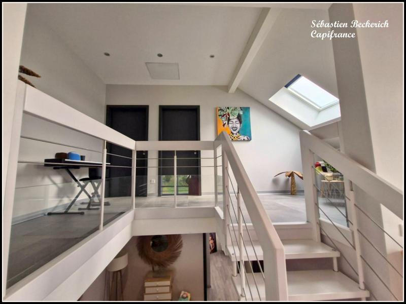 Maison - 240 m² - 8 pièces