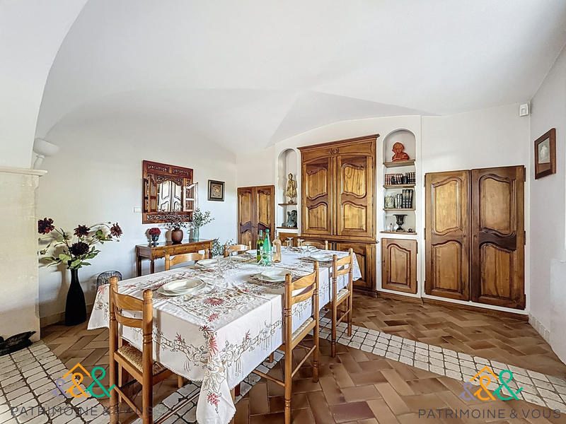 Maison - 250 m² - 8 pièces