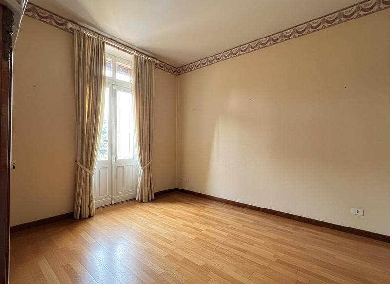Appartement - 104 m² - 5 pièces