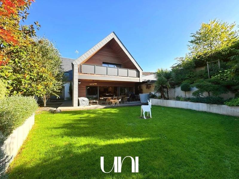 Maison - 270 m² - 7 pièces