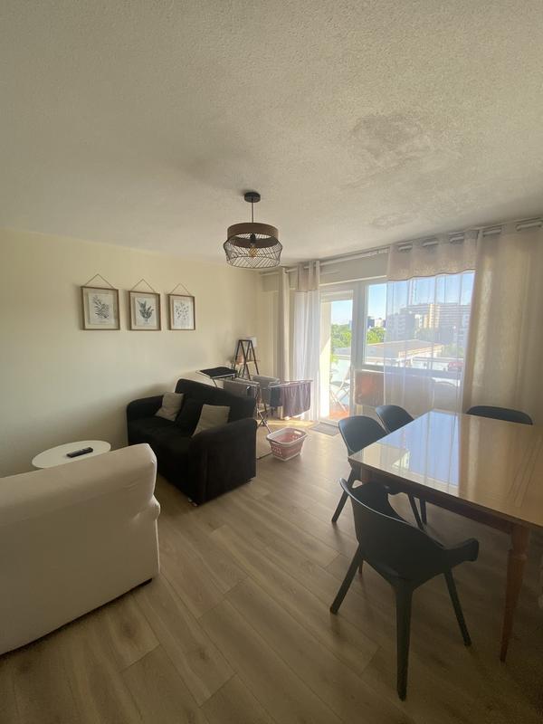 Appartement - 97 m² - 6 pièces